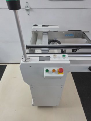 UIC Universal Instruments 44