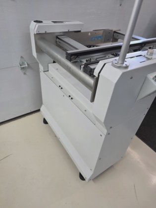 UIC Universal Instruments 44
