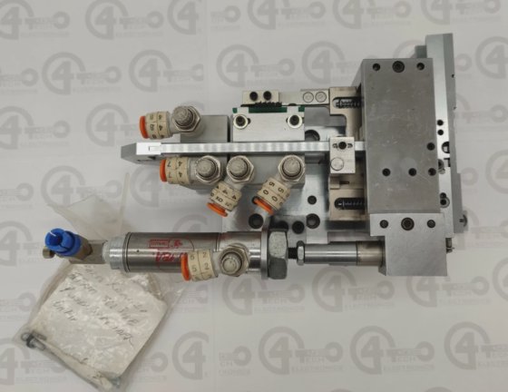 Universal Instruments DIP Insertion Spreader