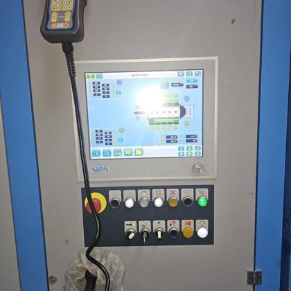 ストレッチブロー成形機