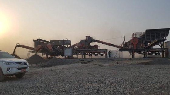 200-250 Tph 移动颚式和冲击式破碎机，双底盘