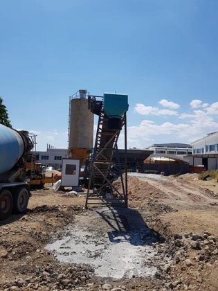 移动混凝土搅拌站