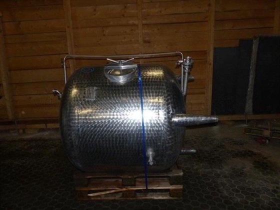 明るいビールタンク