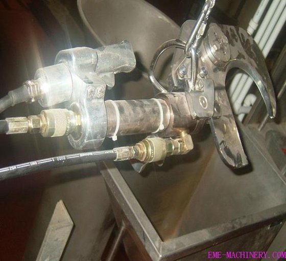 为清真肉类屠宰场拆除牛屠宰场设备剪刀