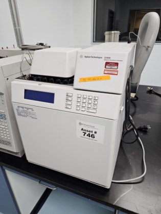 Agilent Gas Chromatograph w/Headspace Sampler in Philadelphia, PA, USA