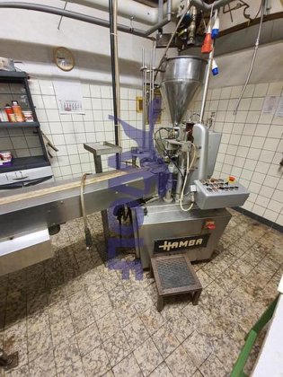 杯子灌装封口机 HAMBA - 配有容量计量和密封系统。