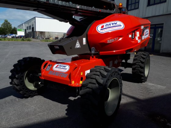 Manitou 220 TJ+ST5