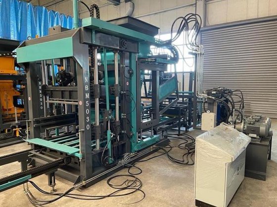 ブロック、レンガ、舗装材製造機