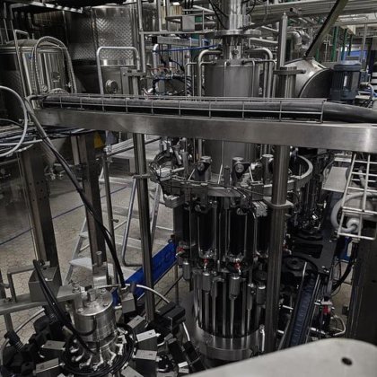 使い捨てボトル充填ライン