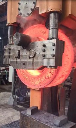 垂直鍛造リング圧延機 最大直径2000mm