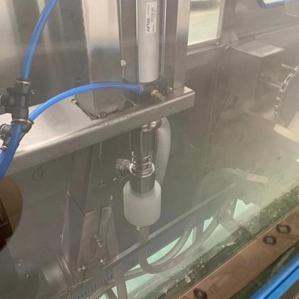 用于瓶子清洗、灌装和封盖的全自动 5 加仑水灌装机