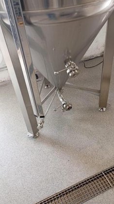 円筒円錐型発酵貯蔵タンク（CCT、2個）