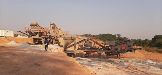 移动硬石破碎机