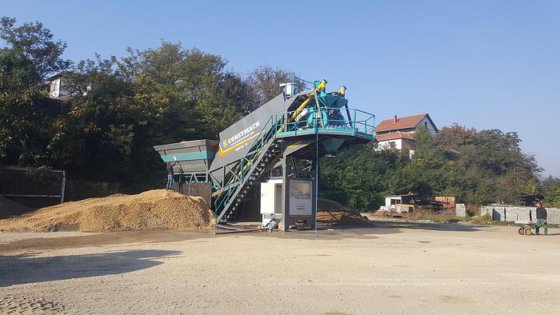 Constmach 生产的 30 立方米/小时全移动式混凝土搅拌站