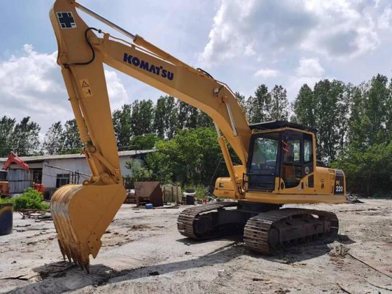 KOMATSU PC220-8