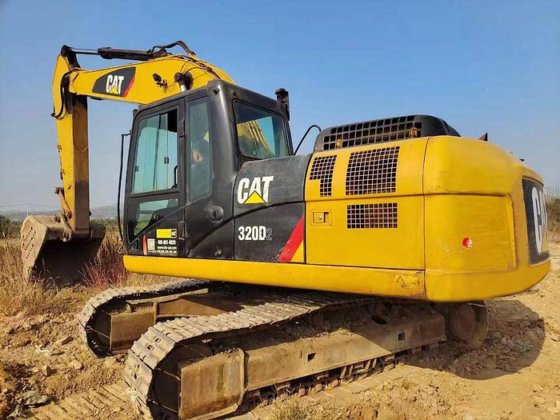 2017 CAT 320D2