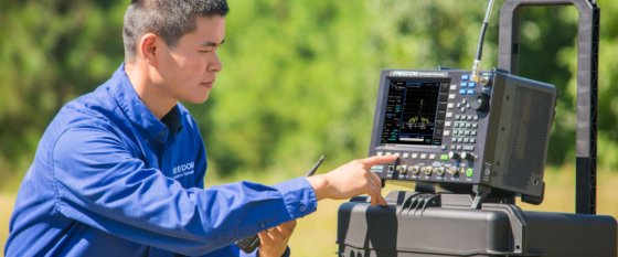 R8100便携式无线电综测仪