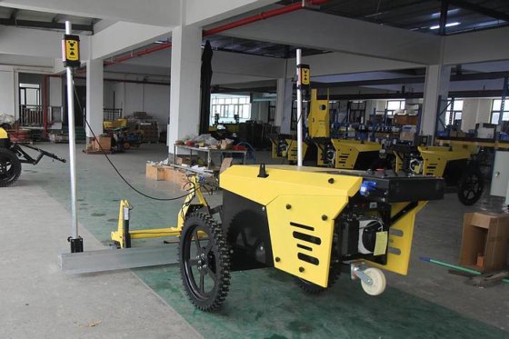 热销混凝土激光熨平板 LS325 自流平混凝土水平振动熨平板，用于道路建设