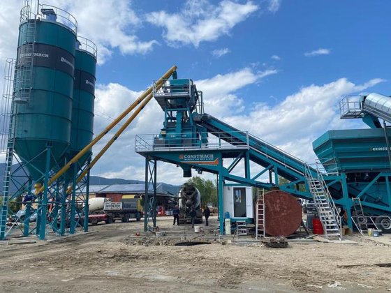 100立方移动混凝土搅拌站