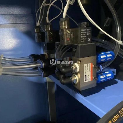 お得な価格の半自動ペット丸ボトルブロー成形機製造装置