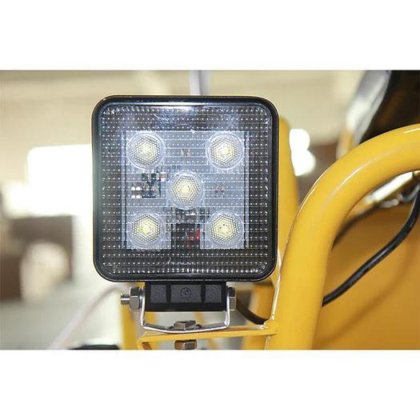 坚固耐用的强力镘刀，用于重型地面准备工作