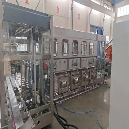 易于使用的 5 加仑饮用水灌装机生产线