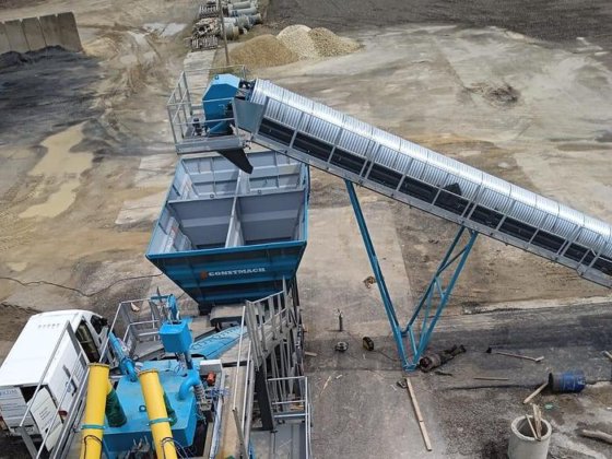 移动混凝土搅拌站预供料系统