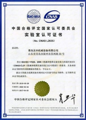 奶牛屠宰场 从输送轨道上卸下胴体并装入卡车 液压胴体装载臂 肉制品