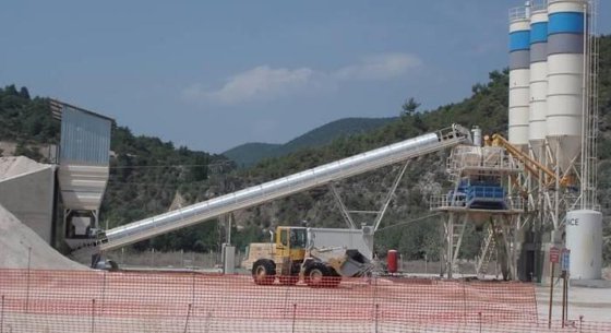 固定式コンクリートプラント 160 m3/h。