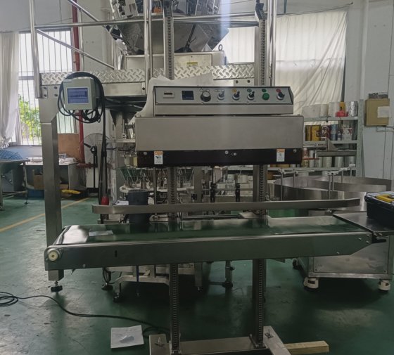 连续自动立式带封口机 食品塑料袋包装热封口机