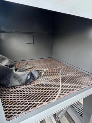 CABINA DE SANDBLASTEO CON ALIMENTACIÓN