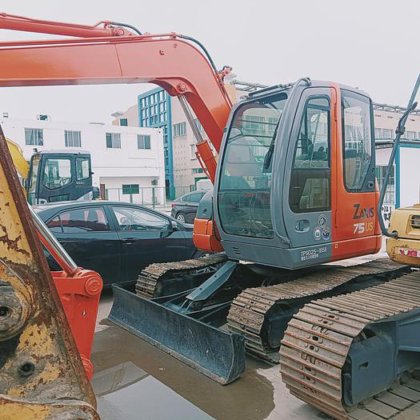 Hitachi ZX75