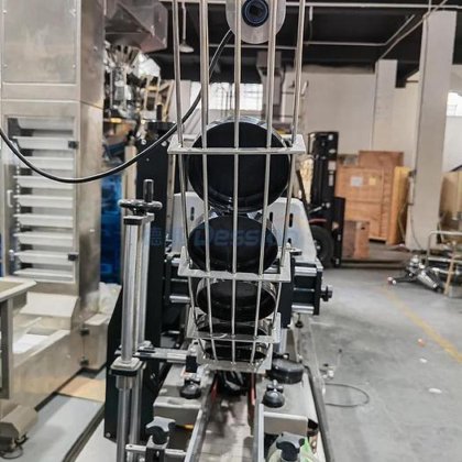 全自动腰果罐称重灌装包装机 糖果坚果豆子瓶灌装机