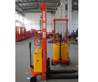CTD 半电动堆垛机（单桅杆）
