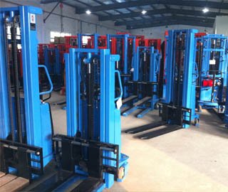 SPN 半电动堆垛机