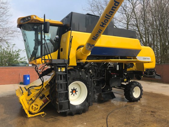 New Holland CSX 7060 Combine