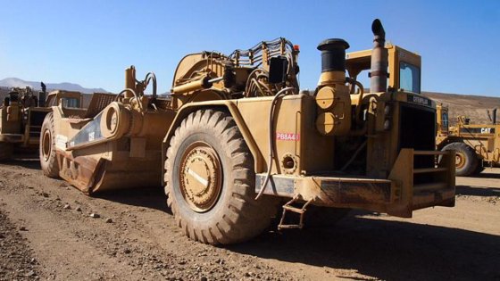Caterpillar 651B Scraper