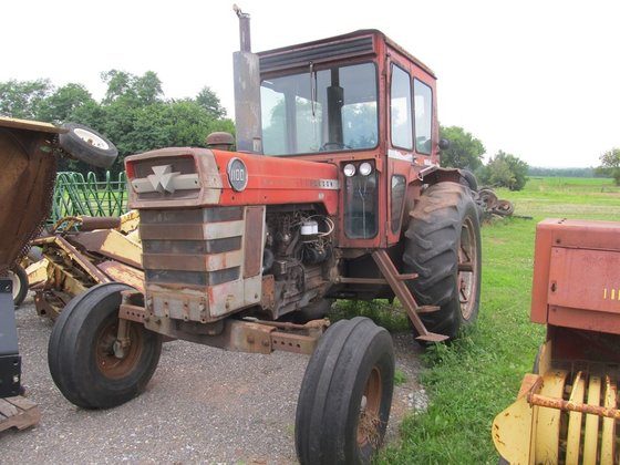 Massey Ferguson 1100 Tractor