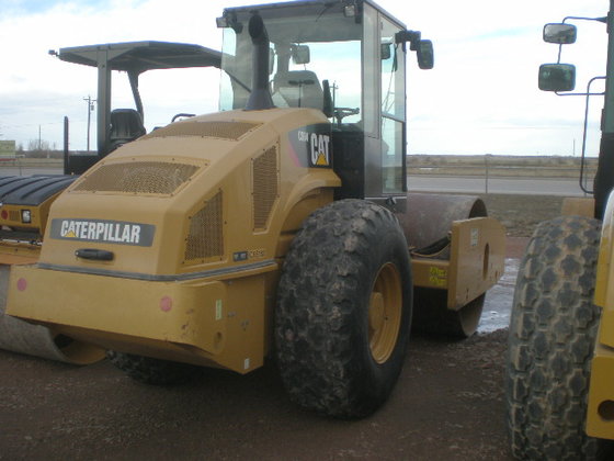 Caterpillar CS64 Compactor