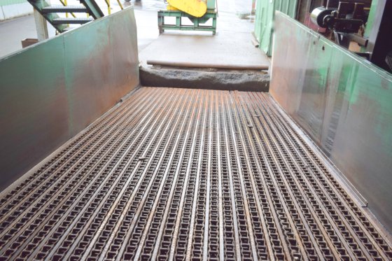 Live Bottom Surge Bin 10ft Wide Surge Bin 26ft Long Drag Chain