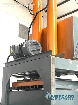 100吨容量的压力机