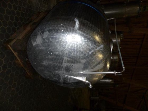 明るいビールタンク