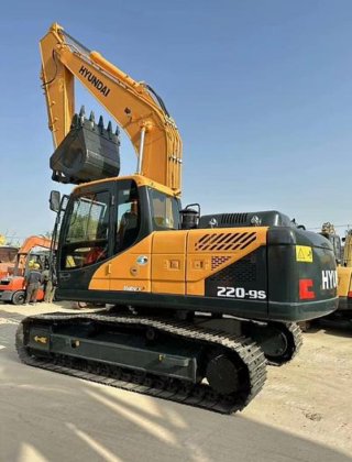 2022 Hyundai R220 in Shanghai, China