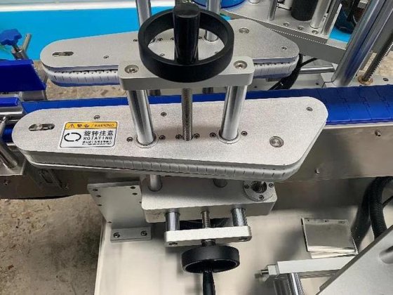 高品质全自动贴标机/不干胶贴标机 液体灌装机