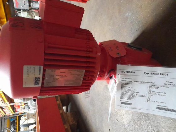 ヘリカルウォームギア