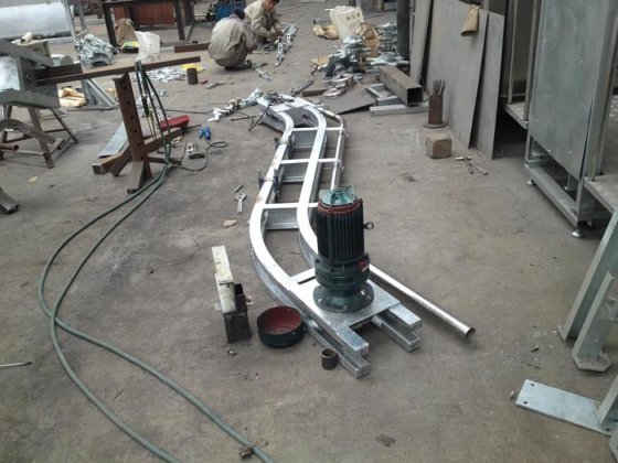 出厂价热销牲畜屠宰场机器中的牛胴体斜吊屠宰线设备