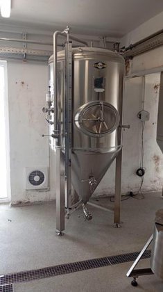 円筒円錐型発酵貯蔵タンク(CCT、2個)