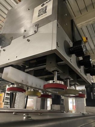 火烈鸟产品旋盖机