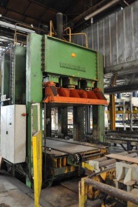 Becker panel press 650 ton