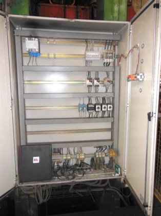 Becker panel press 650 ton